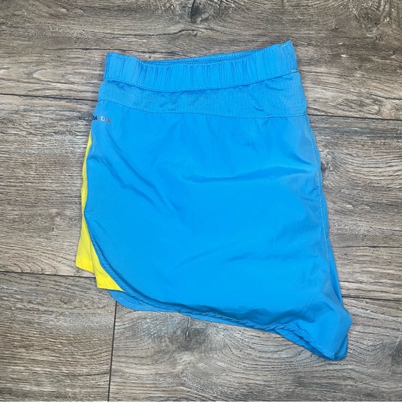 ADIDAS RUNNING SHORTS (M) - Picture 2 of 4